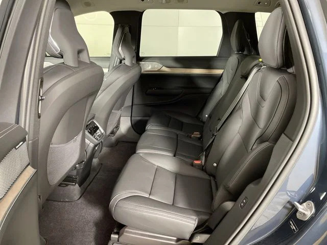 Used 2025 Blue Volvo Ultra Twin Motor Performance image 35
