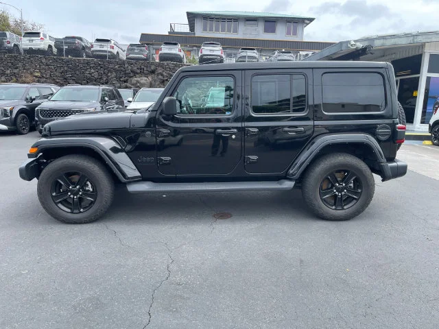 Used 2023 Black Jeep Altitude image 3