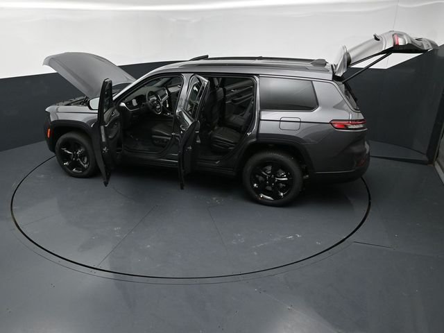 New 2026 Baltic Gray Metallic Clear-Coat Exterior Paint Jeep Limited image 27