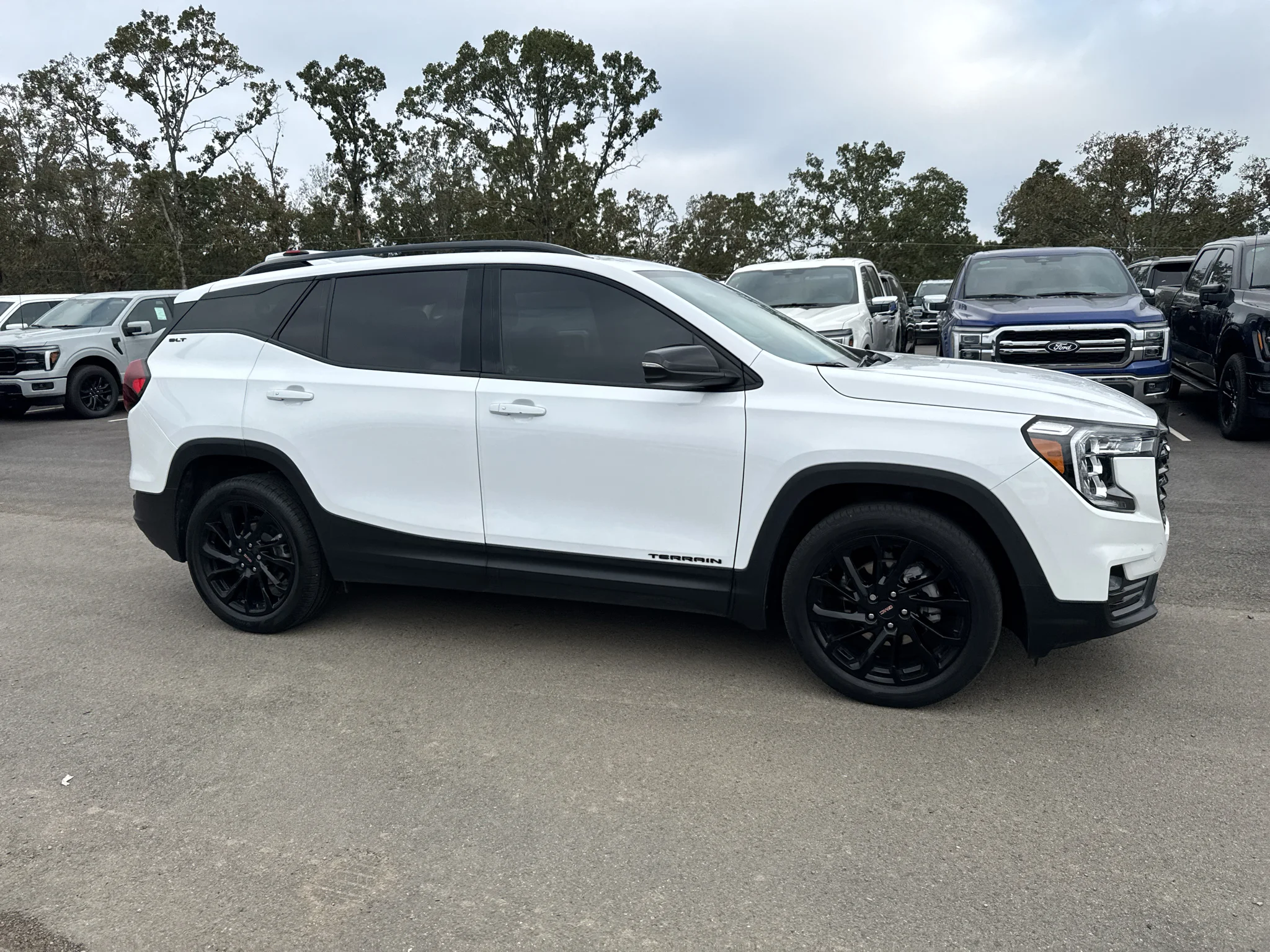 Used 2024 Summit White GMC SLT image 5