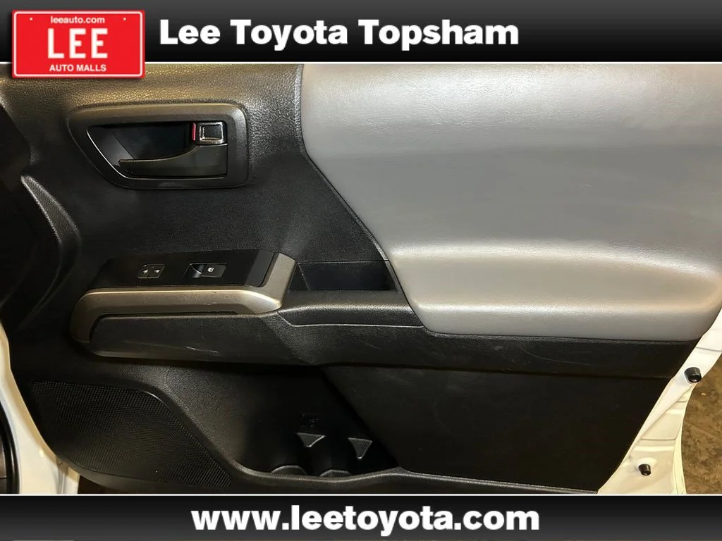 Used 2022 White Toyota SR5 image 16