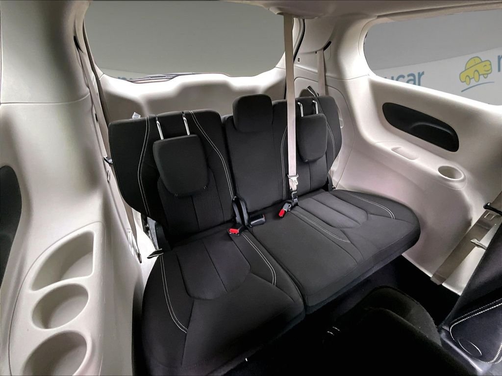 Used 2023 White Chrysler LX image 17
