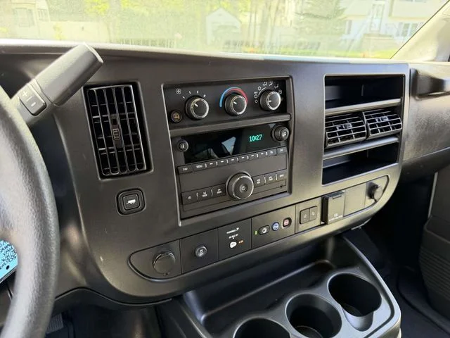 Used 2025 White GMC LT image 28