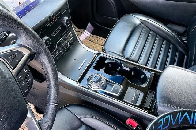 Used 2020 White Ford SEL image 15