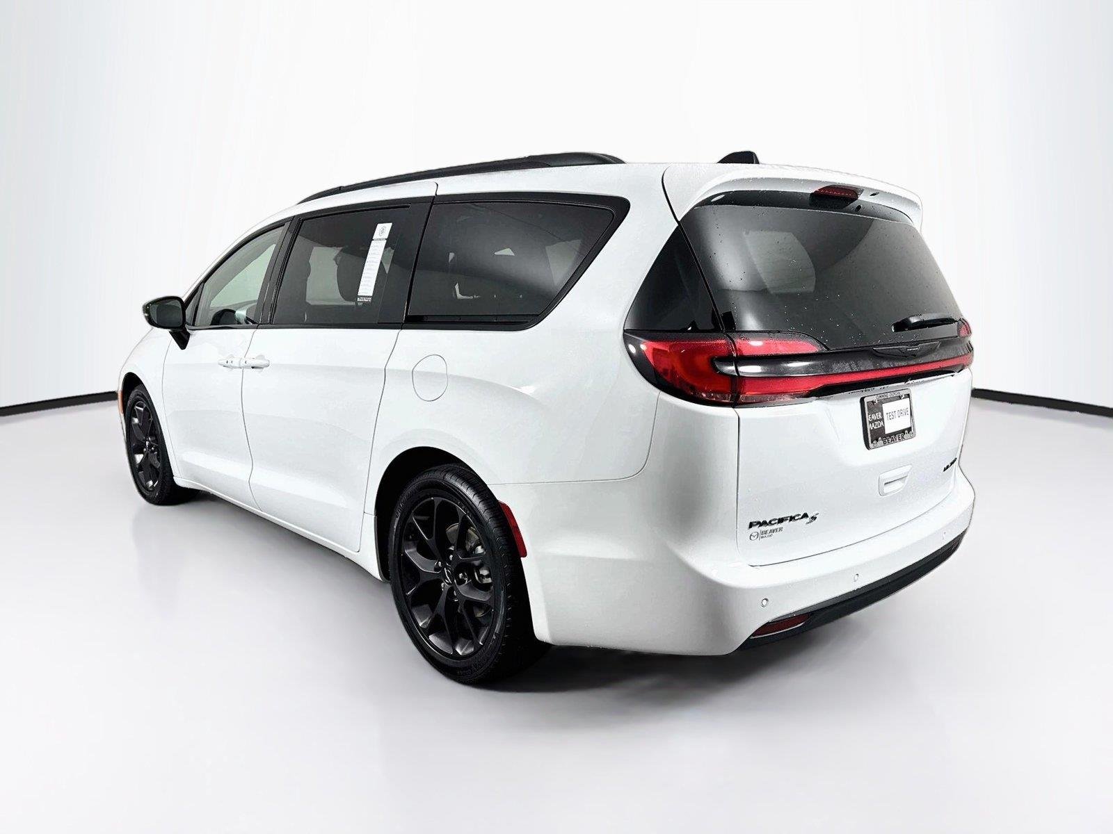 Used 2025 Bright White Clearcoat Chrysler Limited image 13