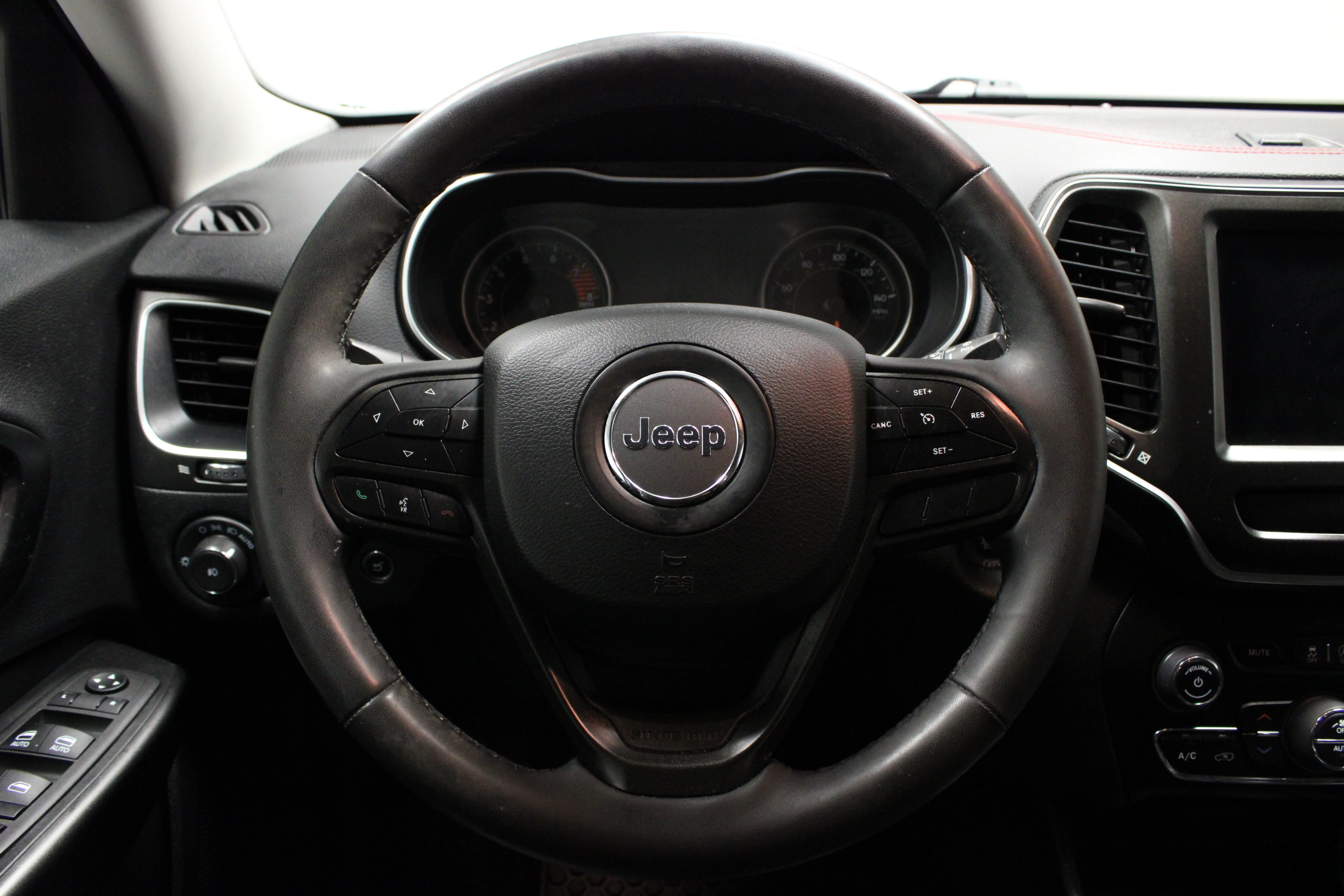 Used 2022 Diamond Black Crystal Pearlcoat Jeep Trailhawk image 19
