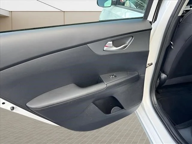 Used 2020 White Kia LXS image 13