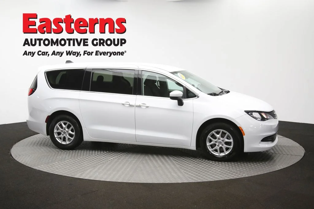 Used 2022 White Chrysler LX image 45
