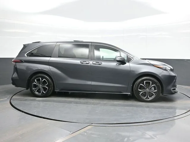 2025 Toyota Sienna Platinum - Photo 8