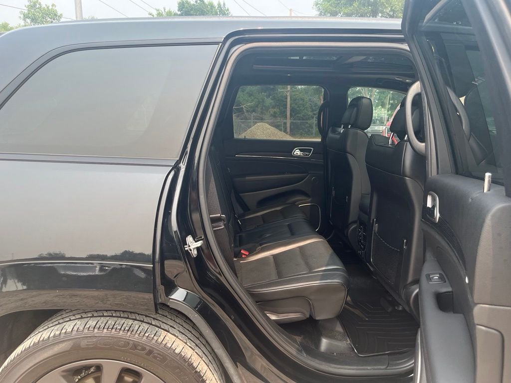 Used 2018 Diamond Black Jeep Overland image 36