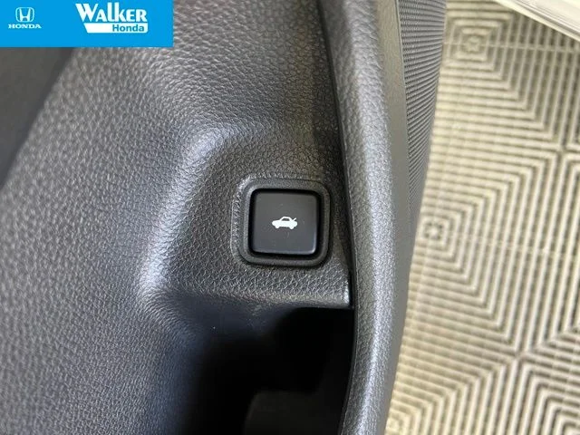Used 2022 White Honda Touring image 18