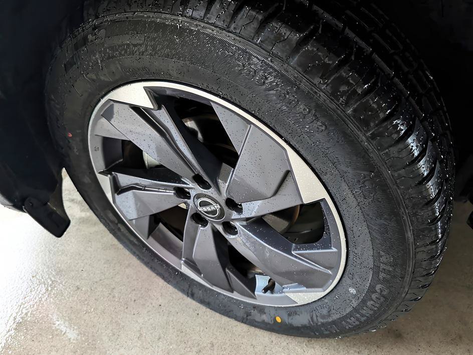 Used 2025 Super Black Nissan SV image 7