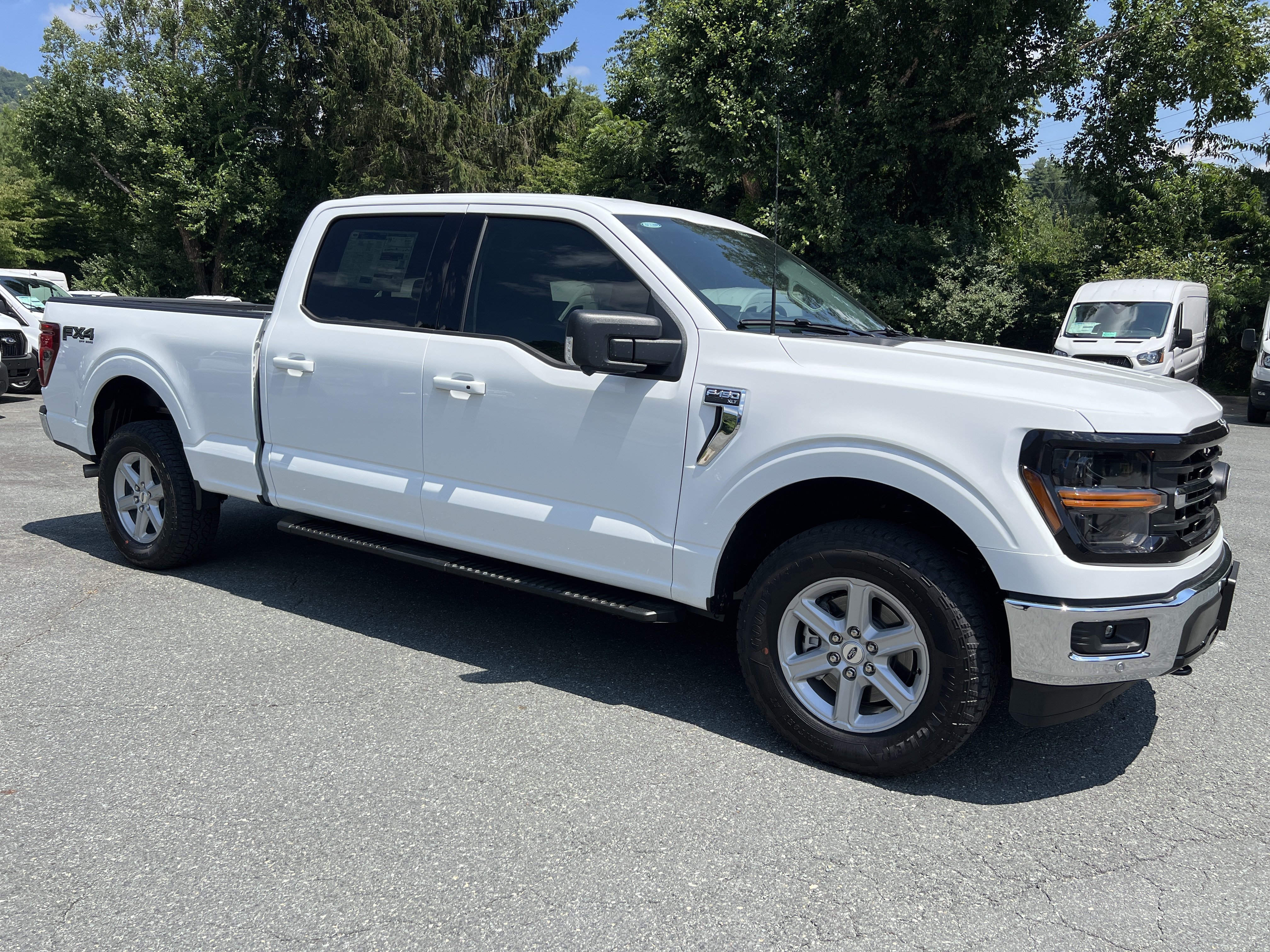 New 2026 Oxford White Ford XLT image 2