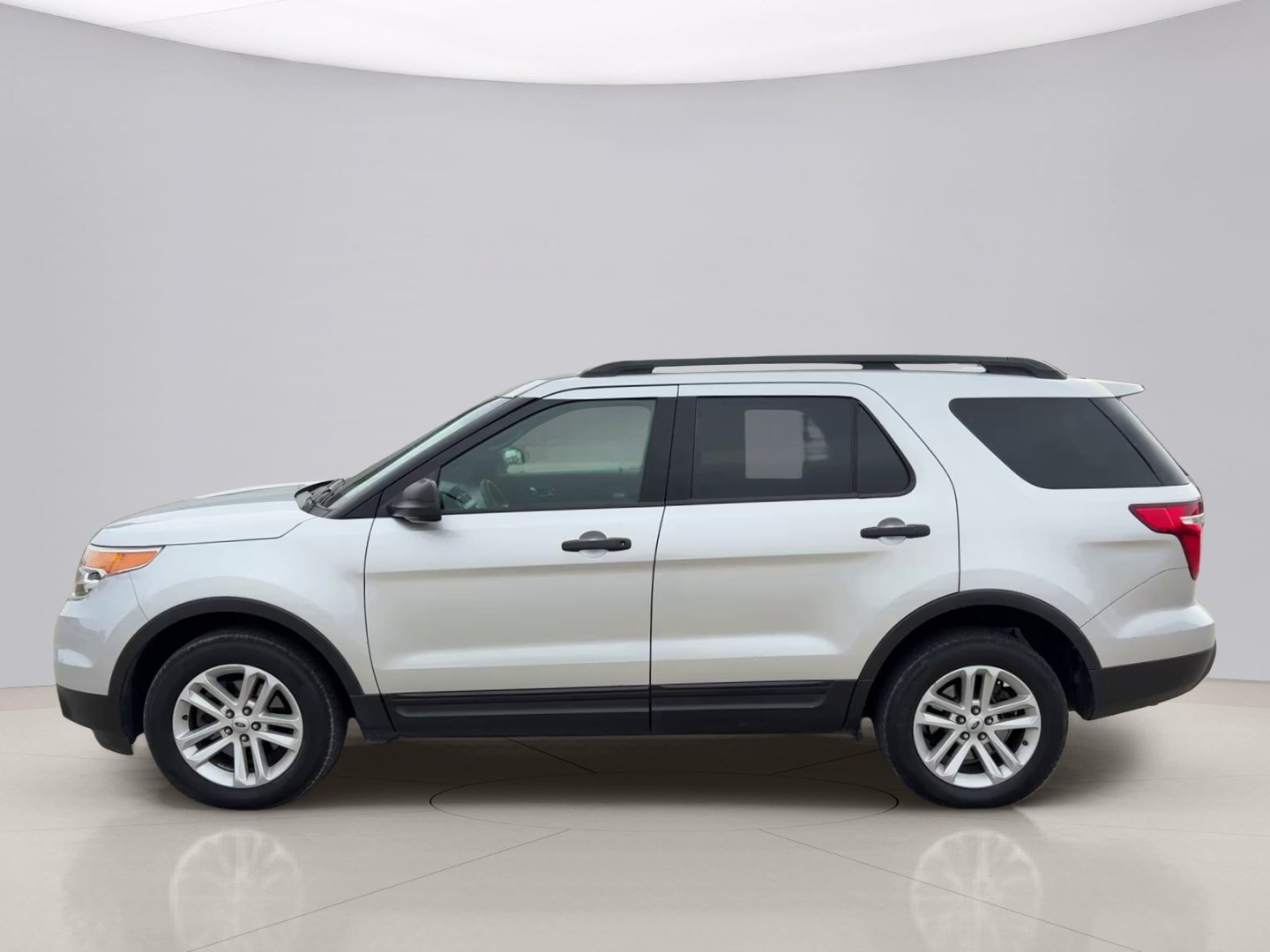 Used 2015 Silver Ford XLT image 2