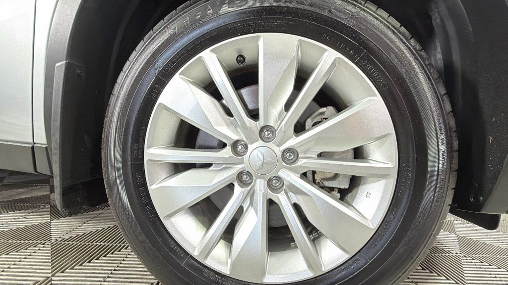 Used 2025 Silver Mitsubishi ES 2.5 2WD image 40