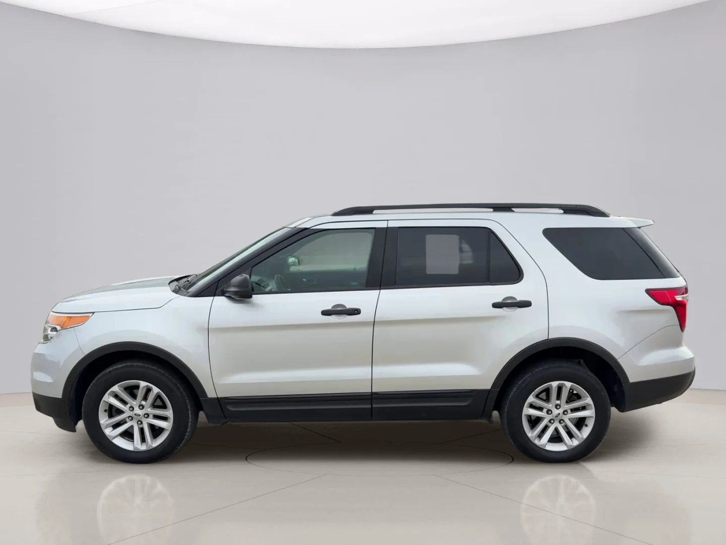 Used 2015 Silver Ford XLT image 2