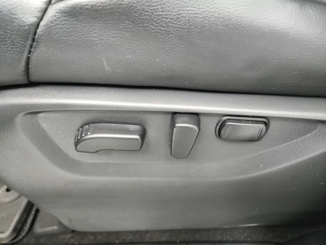 Used 2022 Silver Nissan SL image 20