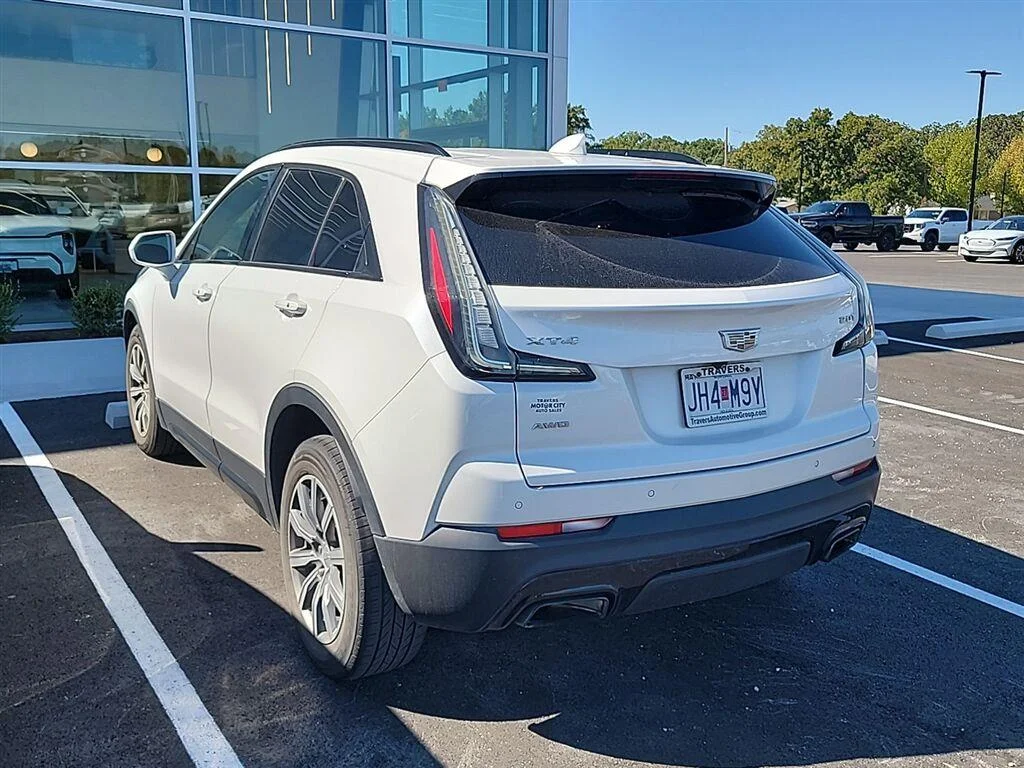 Used 2019 Crystal White Tricoat Cadillac AWD Sport image 5