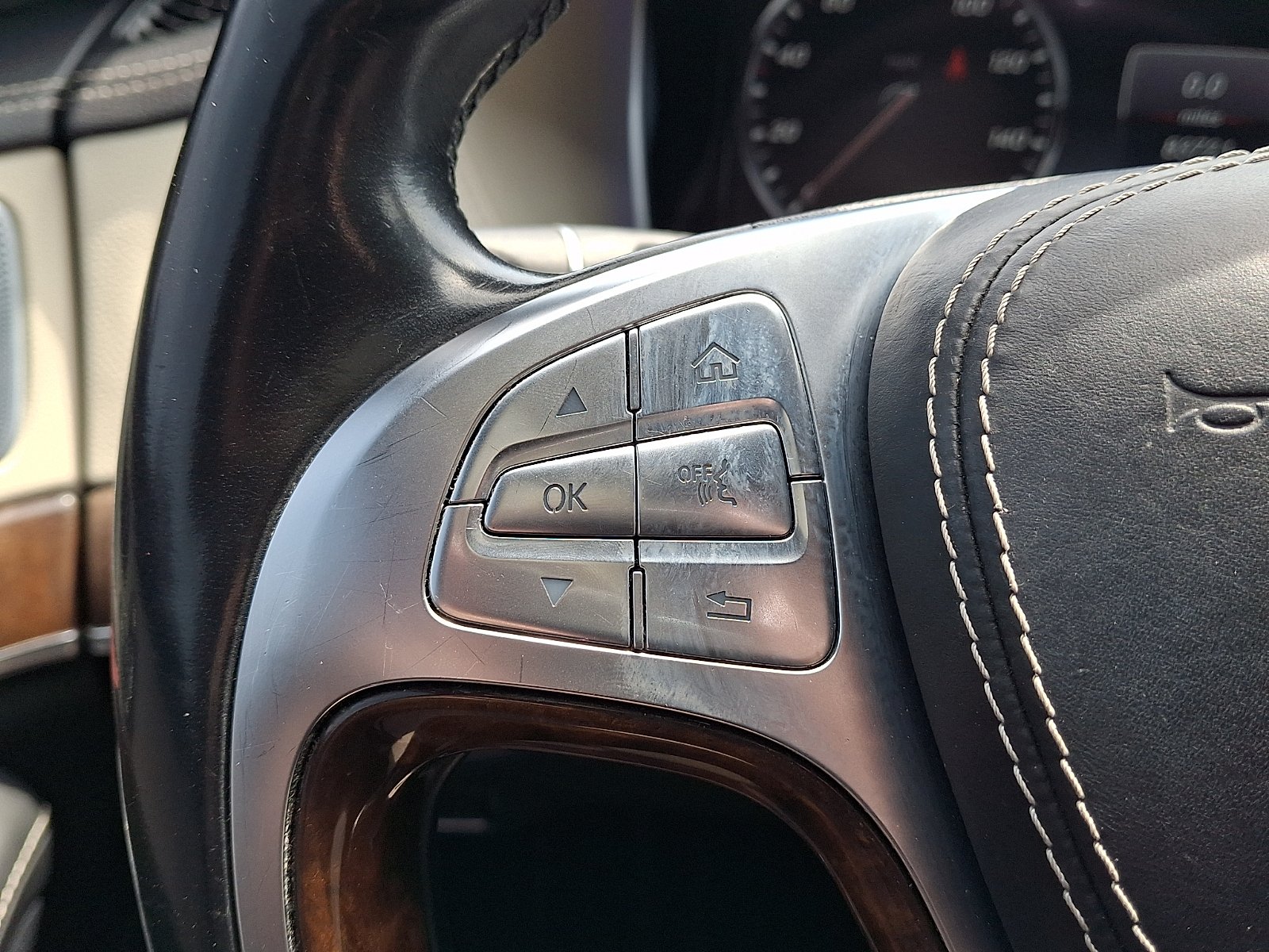 Used 2015 Black - 040 Mercedes-Benz  image 21