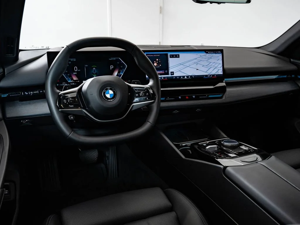 Certified Used 2025 Oxide Grey Met BMW 530i xDrive image 4