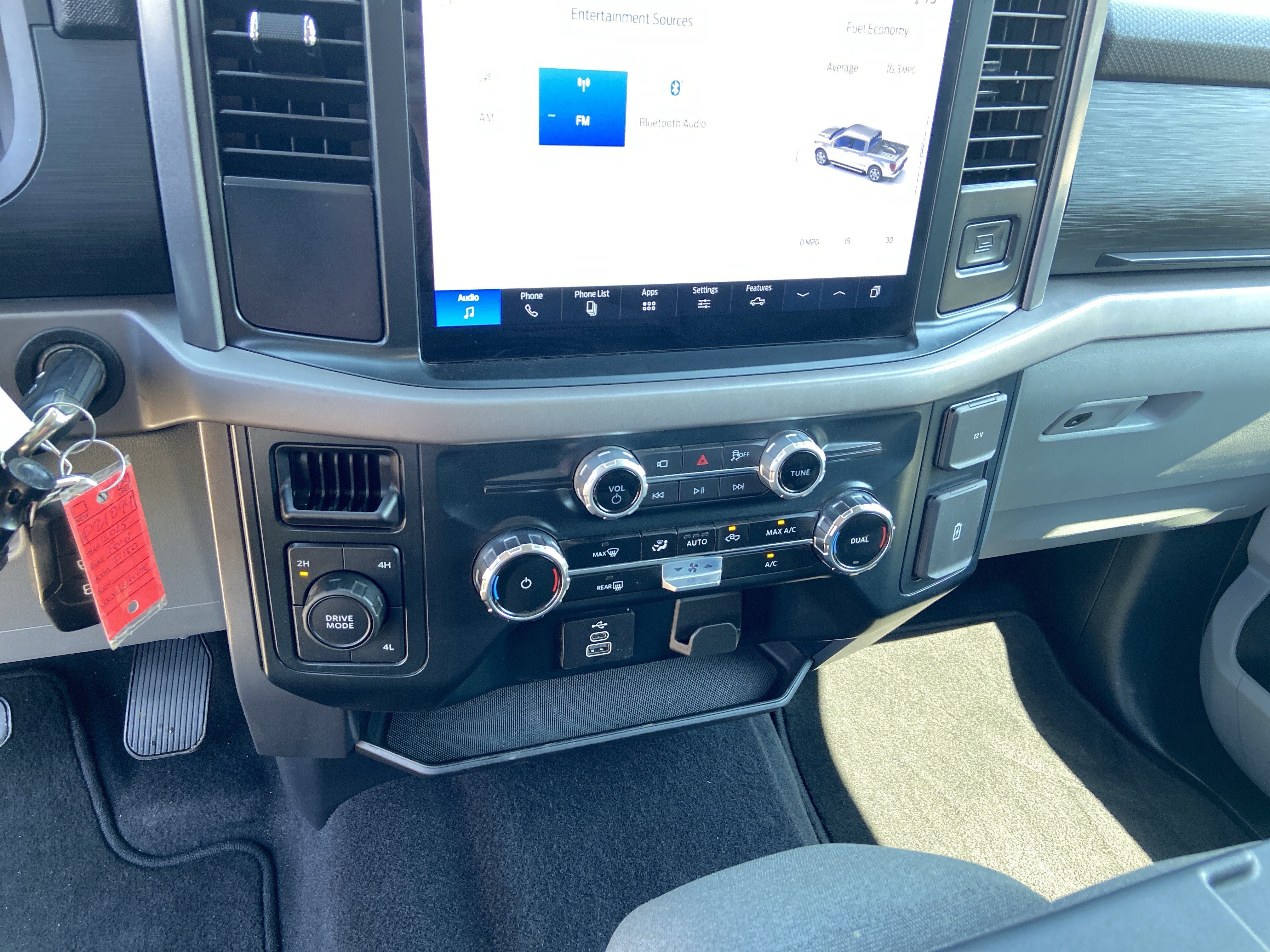 2025 Ford F-150 XLT - Photo 37