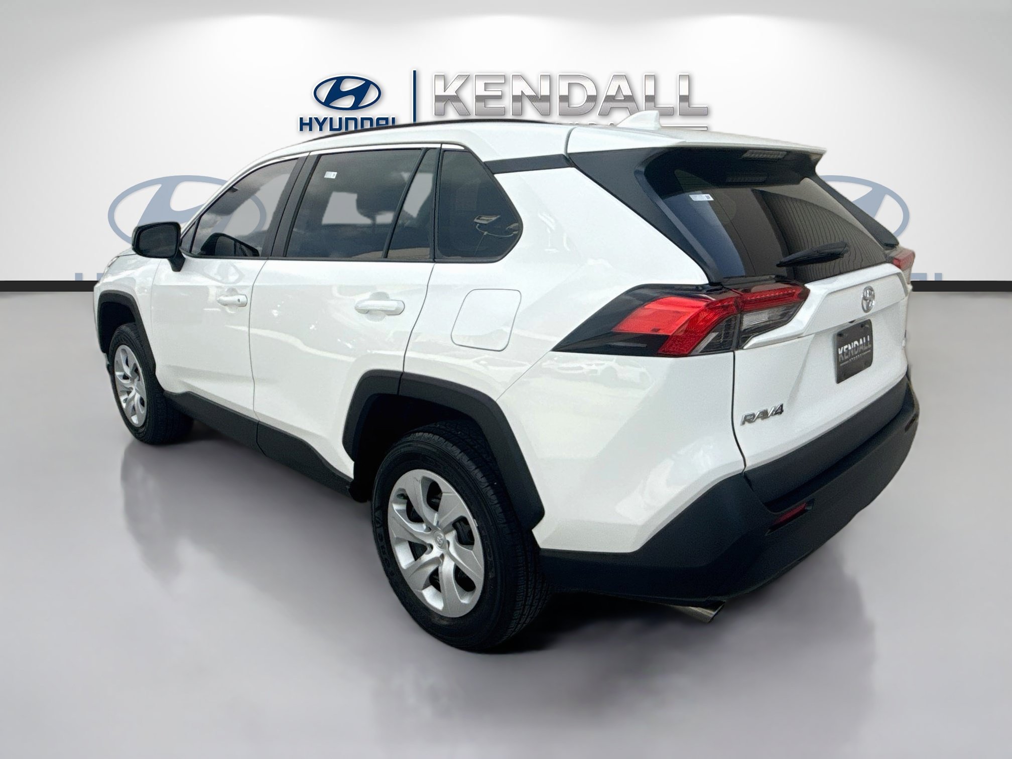 Used 2025 Ice Toyota LE image 4