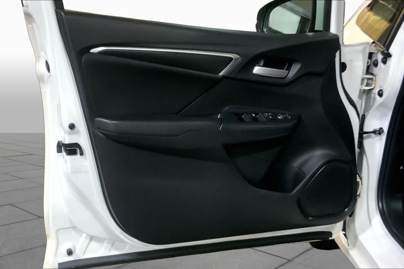 Used 2015 White Orchid Pearl Honda LX image 21