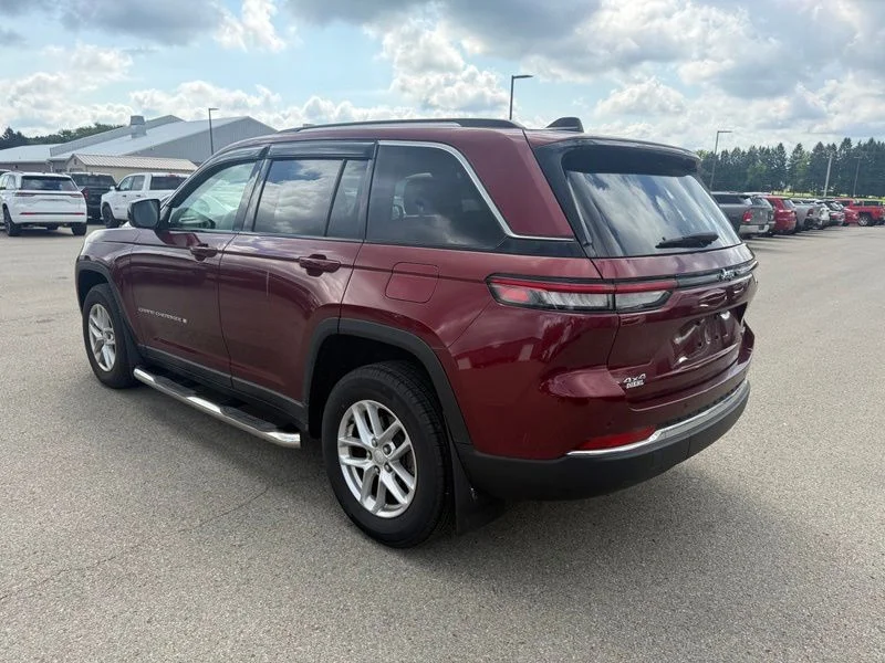 Used 2023 Red Jeep Laredo X image 16