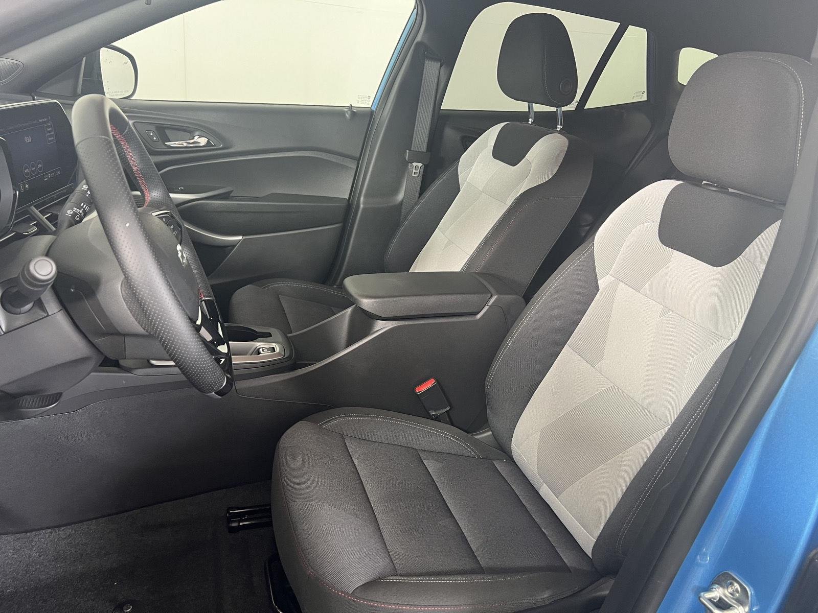 Used 2025 Marina Blue Metallic Chevrolet 1RS image 4
