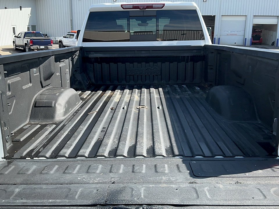 Used 2022 Summit White Chevrolet 4WD Crew Cab Long Bed High Country image 22