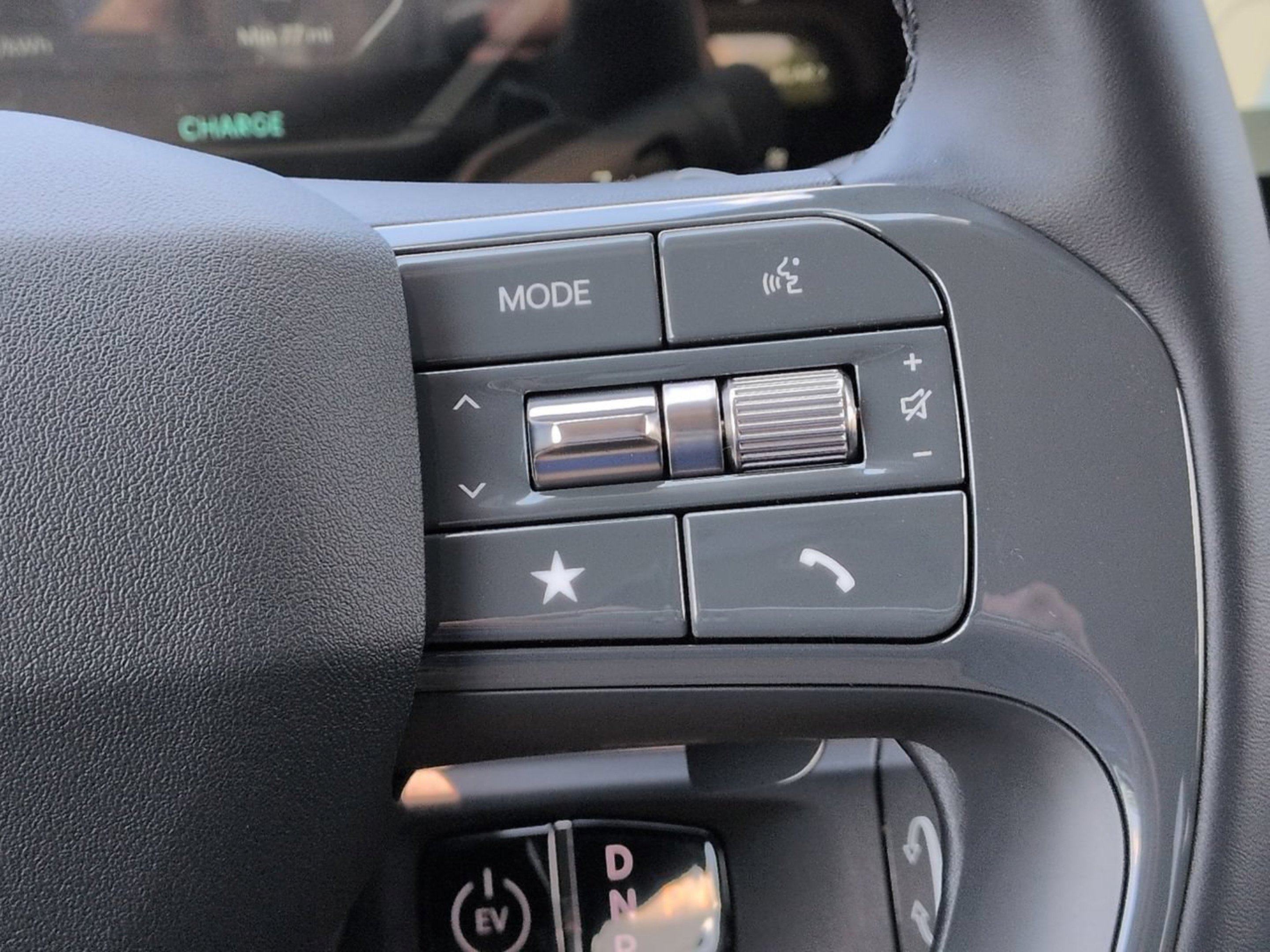 New 2026 Glacial White Pearl Kia Light RWD image 27