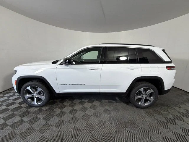New 2026 White Jeep  image 6