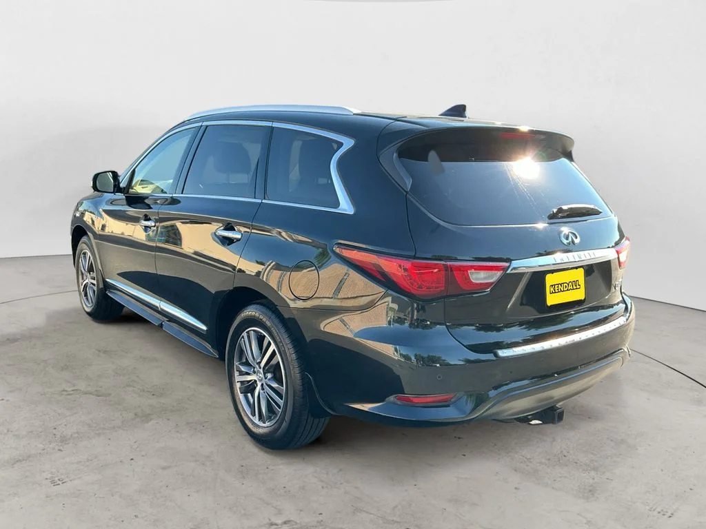 Used 2016 Black INFINITI Base image 7
