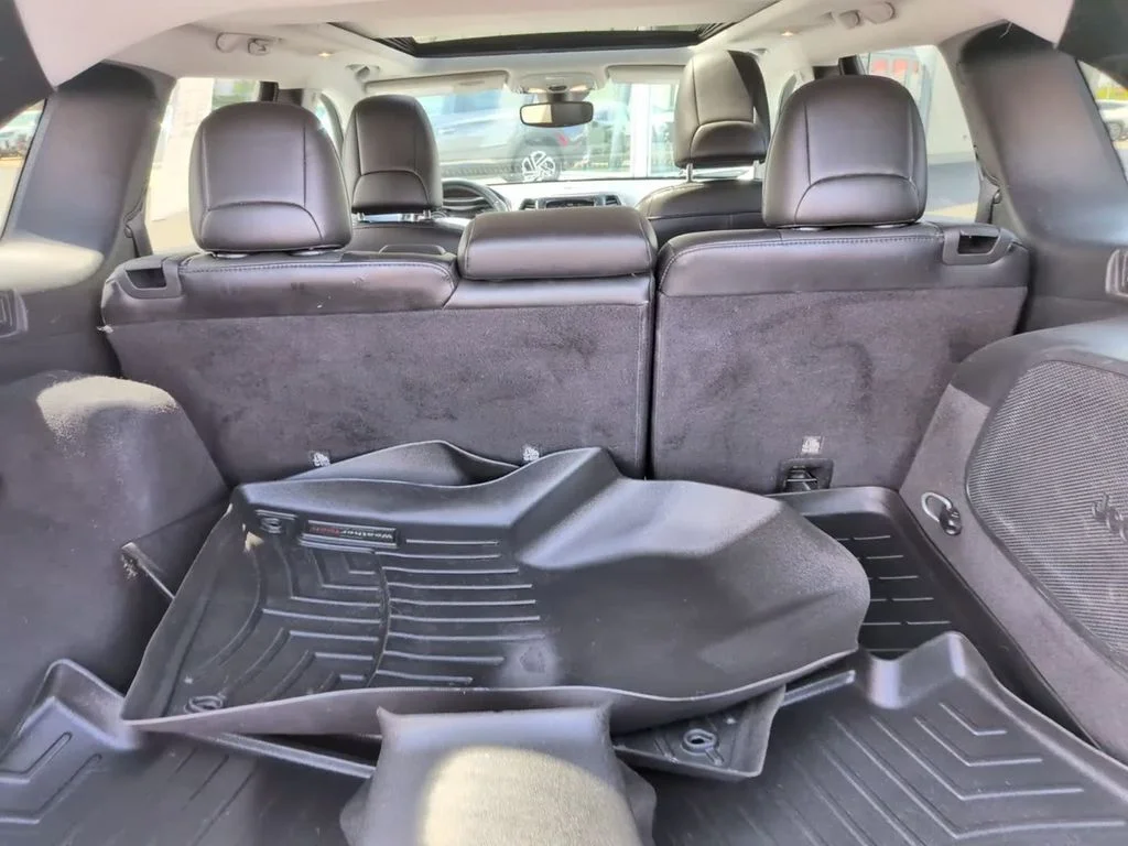 Used 2020 Gray Clearcoat Jeep Limited image 8