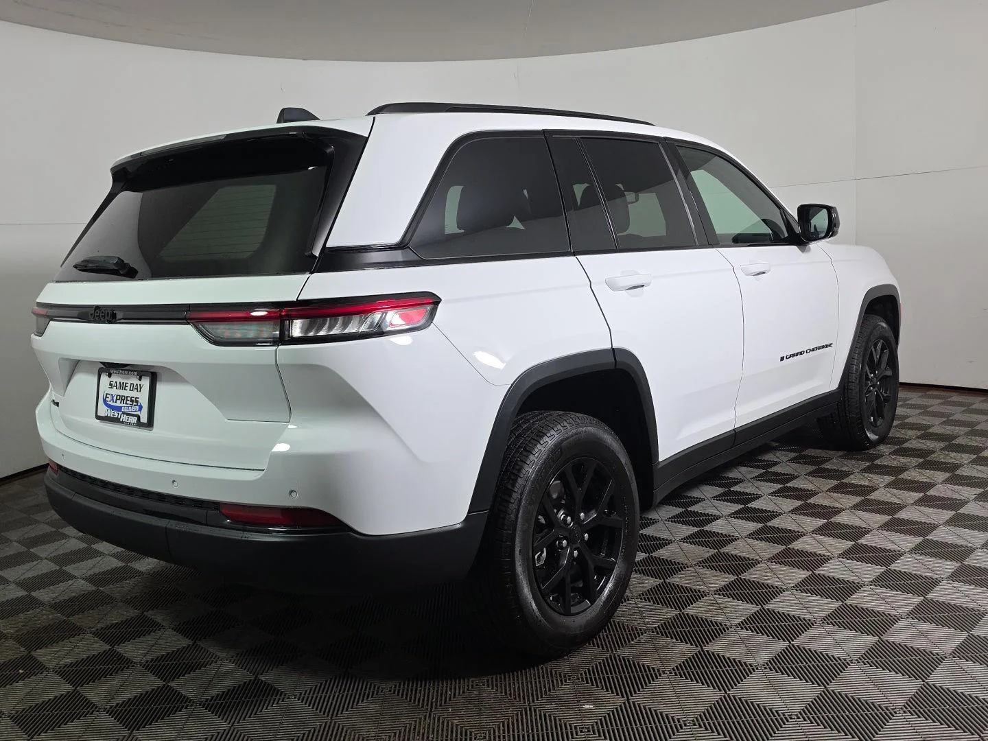 Used 2024 Bright White Clearcoat Jeep Altitude X image 9