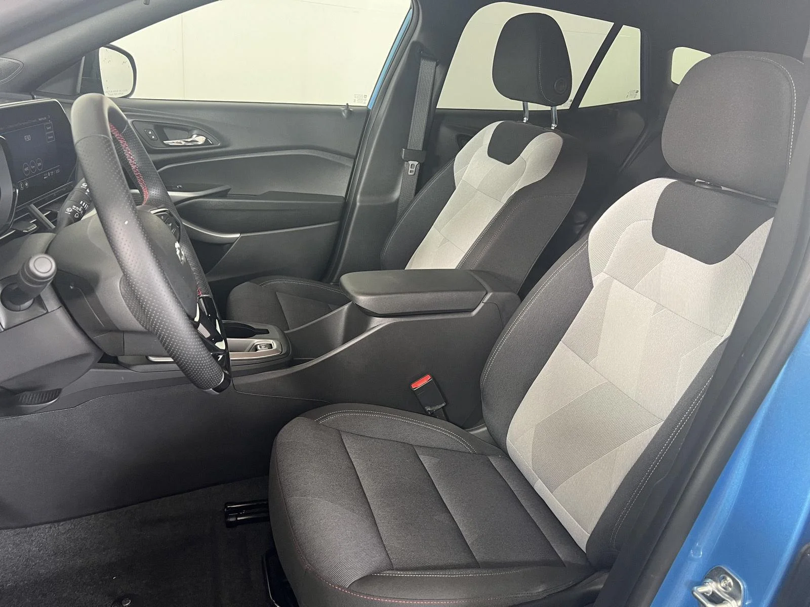 Used 2025 Marina Blue Metallic Chevrolet 1RS image 4