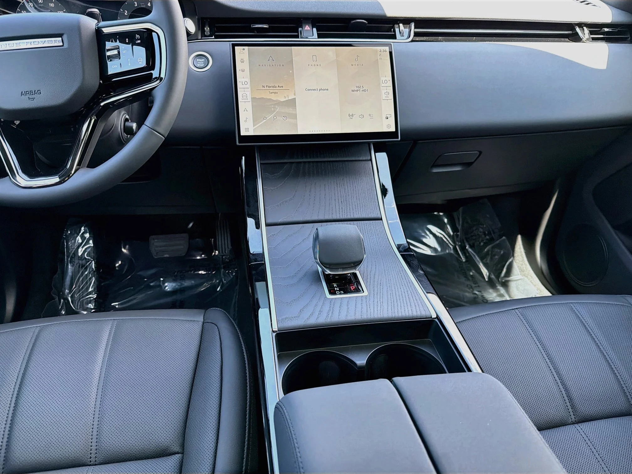 New 2026 Santorini Black Metallic Land Rover Core S image 18