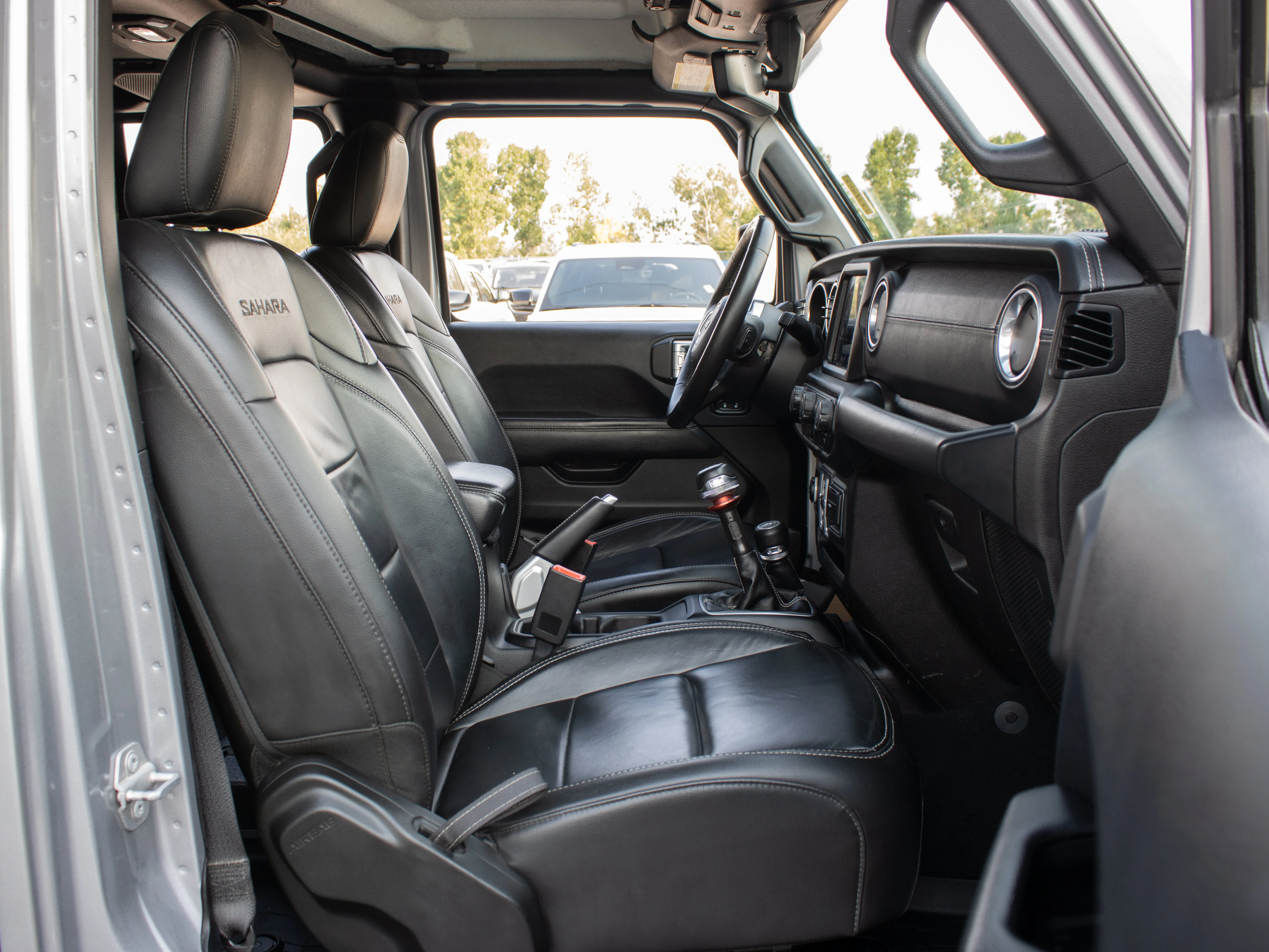 Used 2018 Grey Jeep Sahara* | Leather Seats | Heated Seats & Steering Wheel | 8.4 Navigation | Alpine Premium Audio | image 22