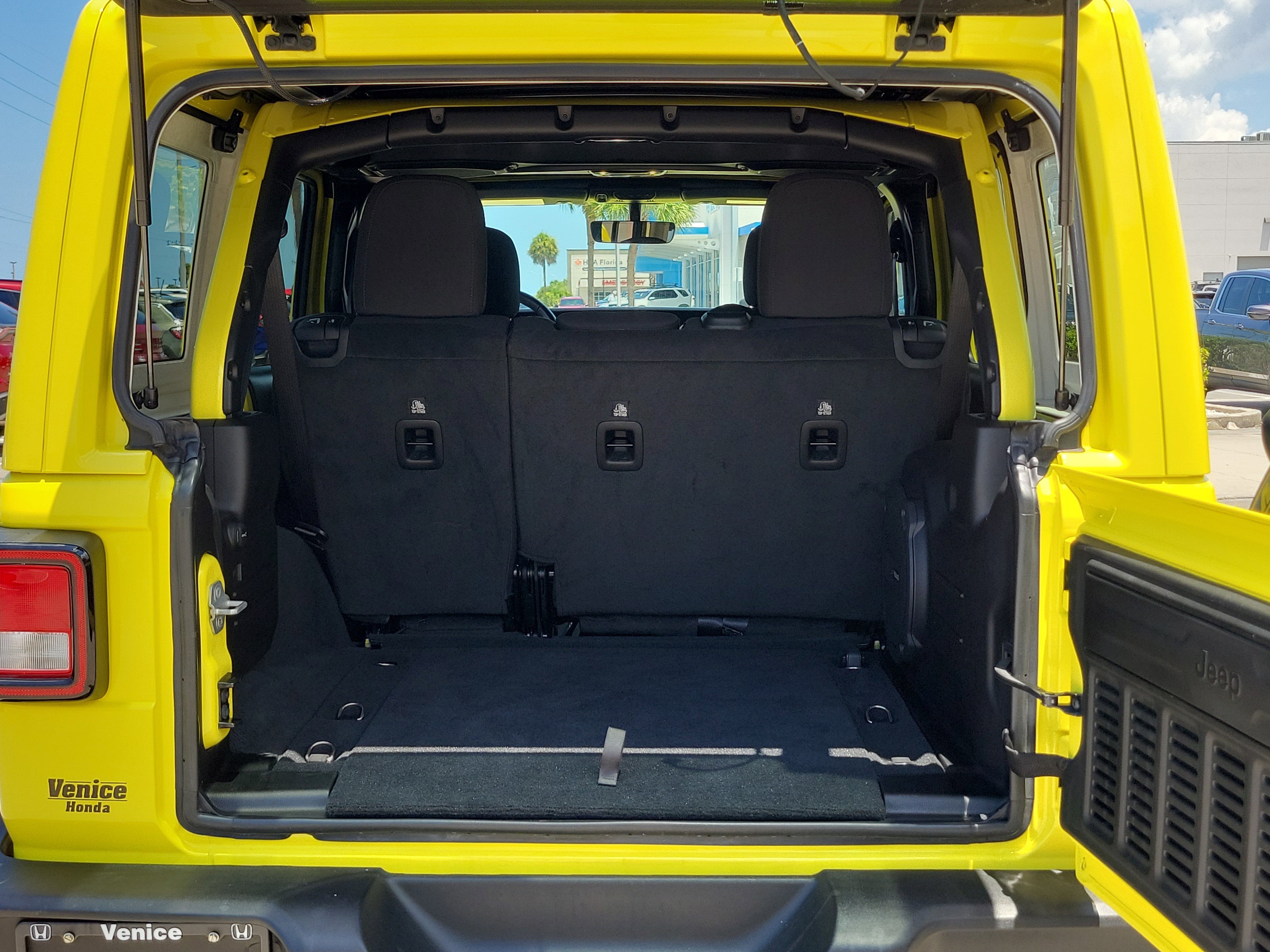 Used 2022 High Velocity Clearcoat Jeep Unlimited Sport S image 9