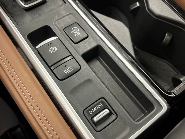 Used 2025 Black Nissan Platinum image 31