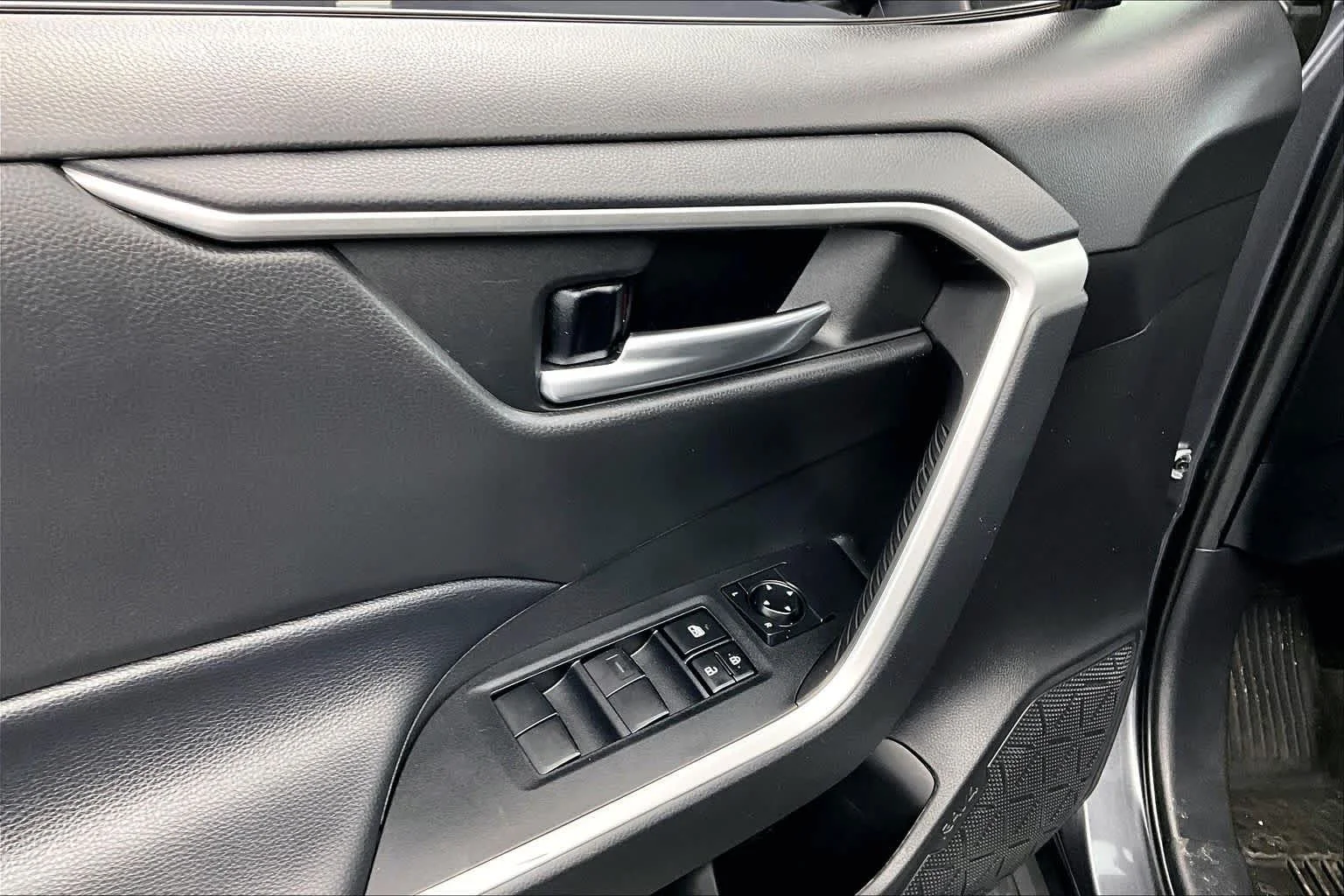 Certified Used 2021 Magnetic Gray Metallic Toyota XLE image 34