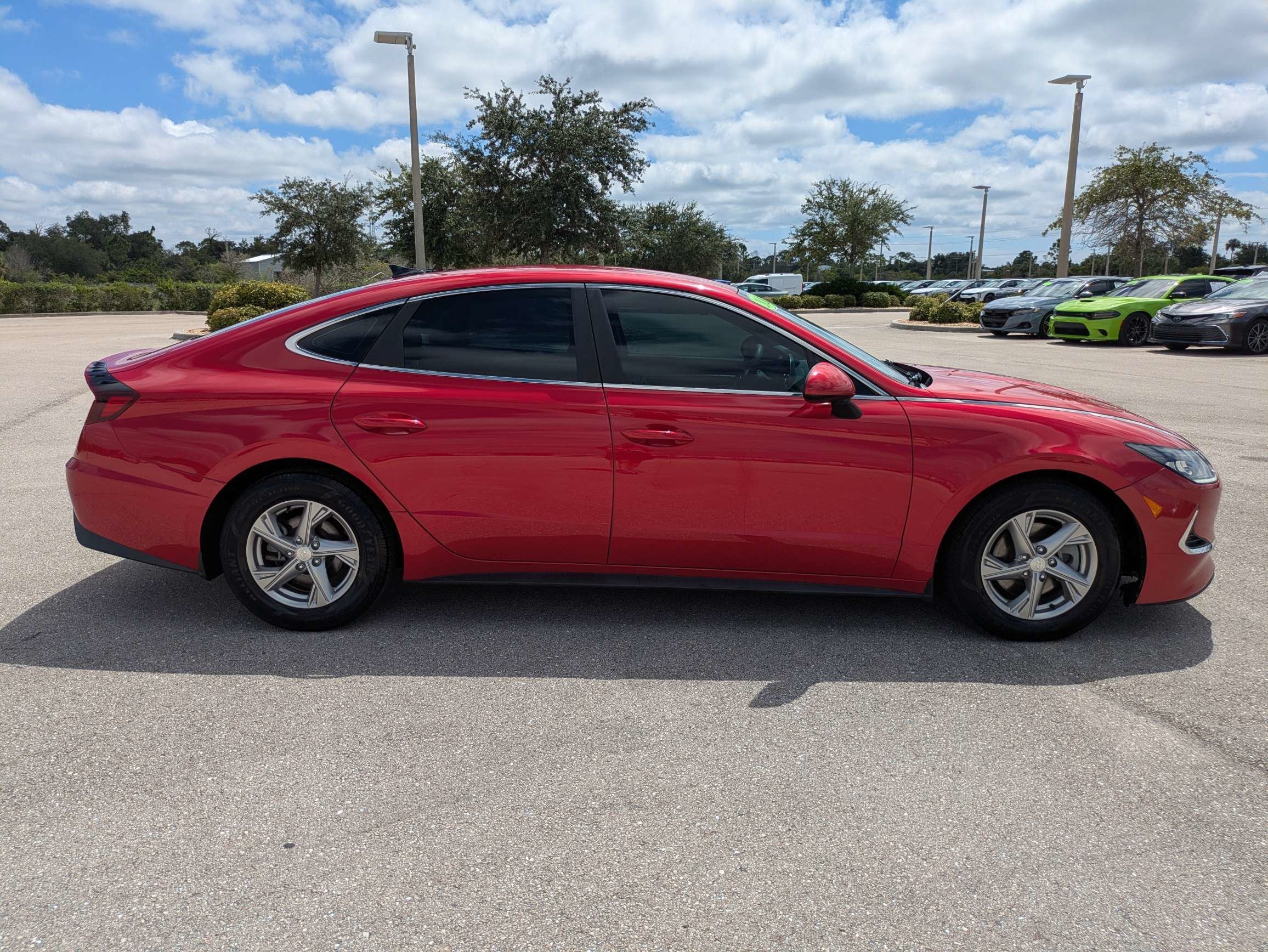 Used 2020 Calypso Red Hyundai SE image 3
