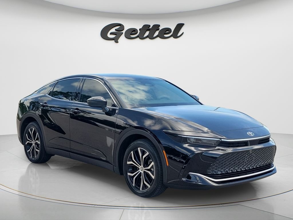 Used 2025 Black Toyota XLE image 3