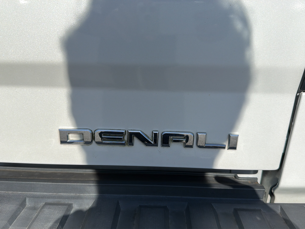 Used 2017 White GMC Denali image 48