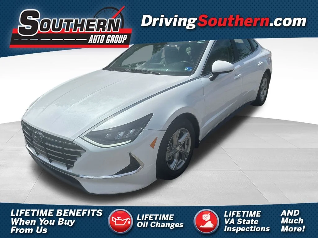 Used 2021 Gray Hyundai SE image 1