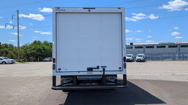 New 2027 Oxford White Ford E-450 DRW image 6