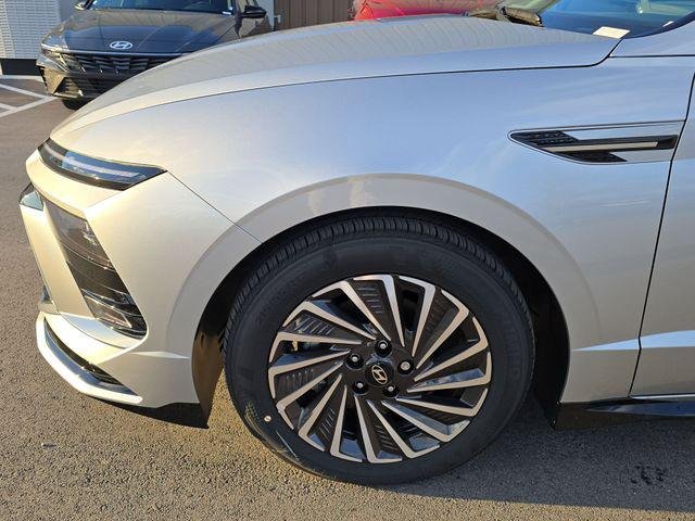 New 2025 Silver Hyundai SEL image 10