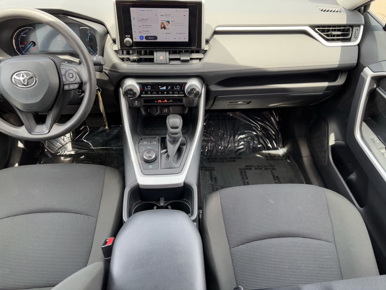 2025 Toyota RAV4 LE - Photo 14