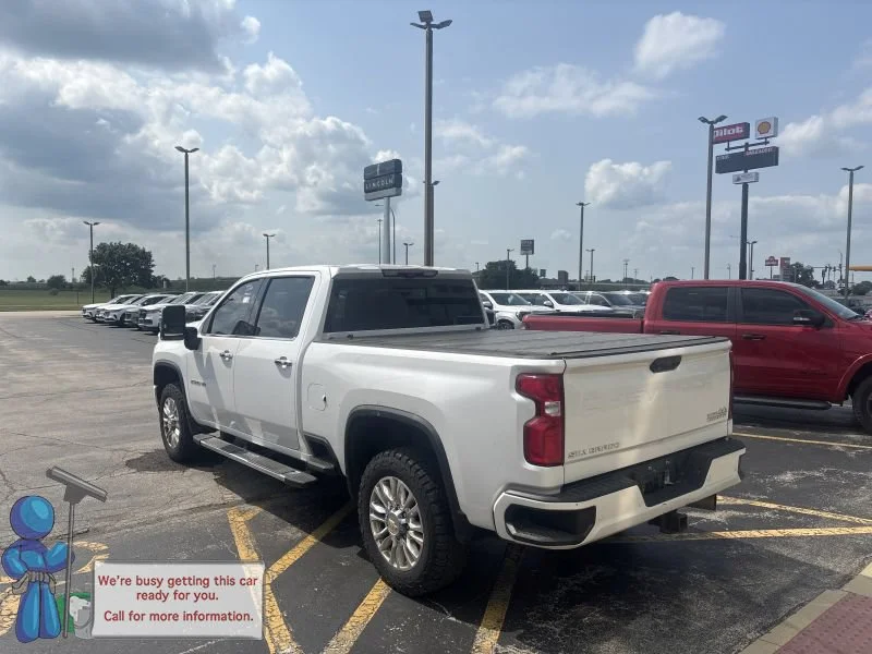 Used 2021 White Chevrolet High Country image 3