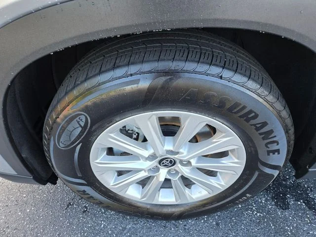 Used 2025 Silver Toyota XLE image 23